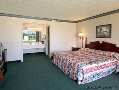 Super 7 - Dillon Motel Room photo