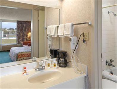 Super 7 - Dillon Motel Room photo